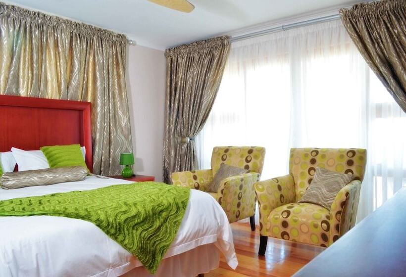 اتاق لوکس با بالکن و چشم‌انداز دریا, Empoza Seaview Guesthouse
