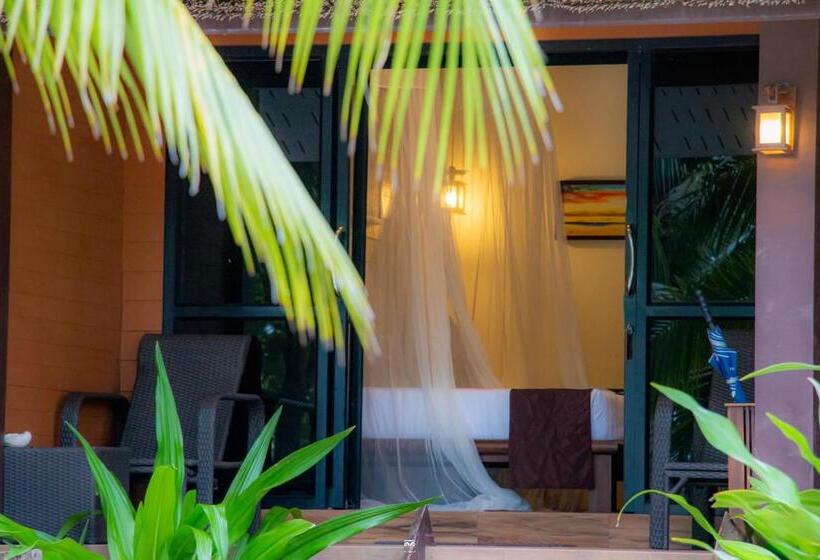 اتاق لوکس با چشم‌انداز دریا, Victoria Cliff Resort Nyaung Oo Phee Island