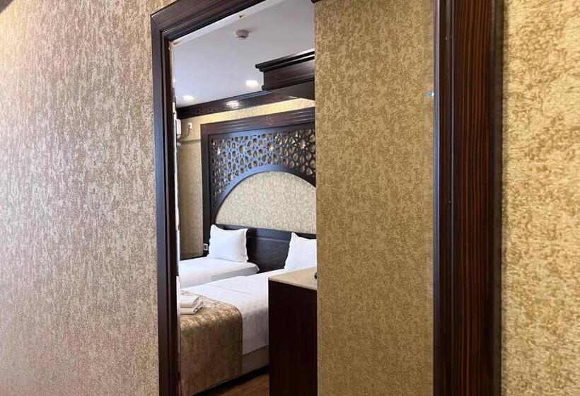 Номер Стандарт с Балконом, Orient Star Varahsha