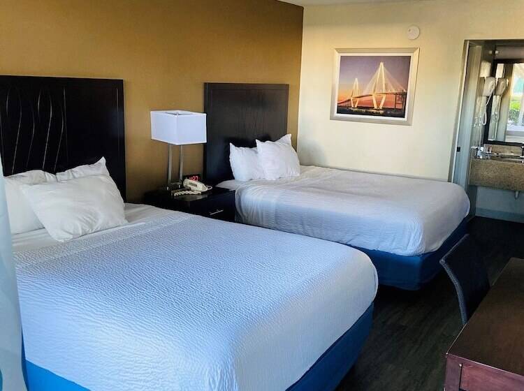 ２ダブルベッドのスタンダードルーム, Days Inn By Wyndham Mt Pleasantcharlestonpatriots Point