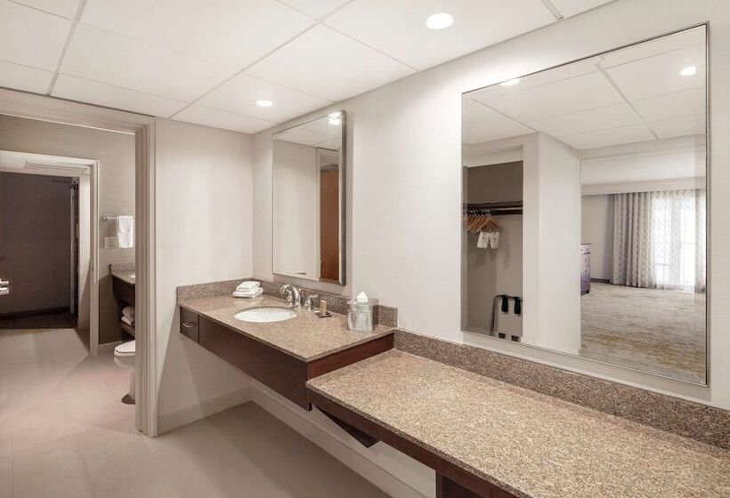 스위트, Doubletree By Hilton Ontario Airport
