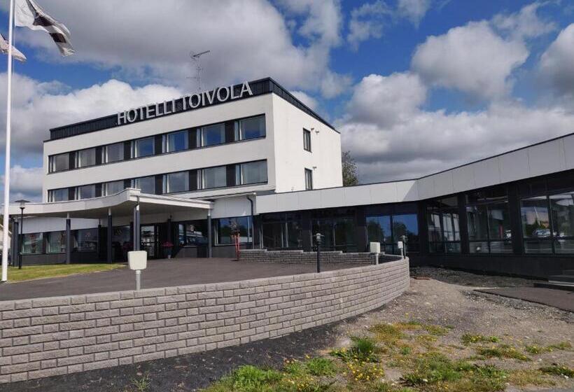 Стандартный внешний трехместный номер с ванной комнатой, Hostel Toivola