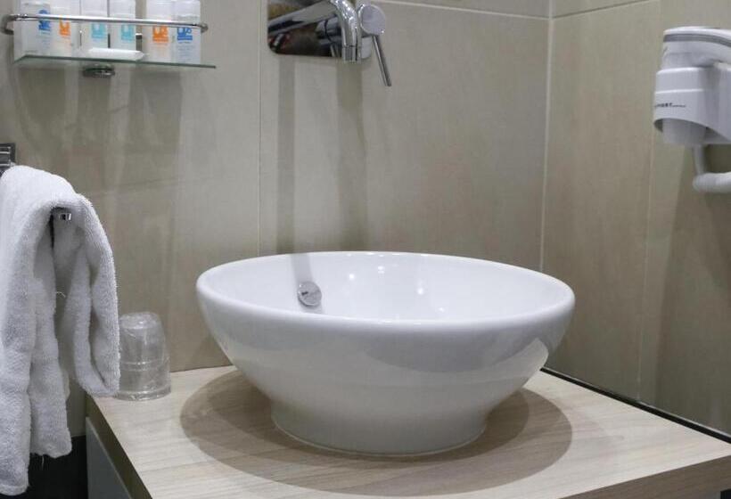 اتاق اکونومی, Venustas Roma