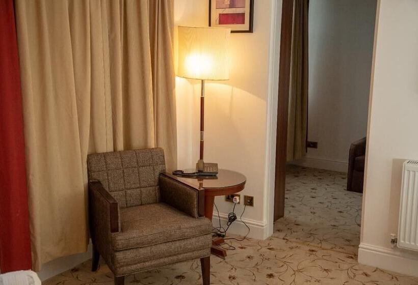 غرفة عائلية, The Ladbrooke