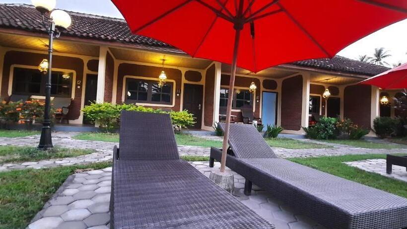 Номер Стандарт Вид на Бассейн, Besar Bulan Baru   Senggigi