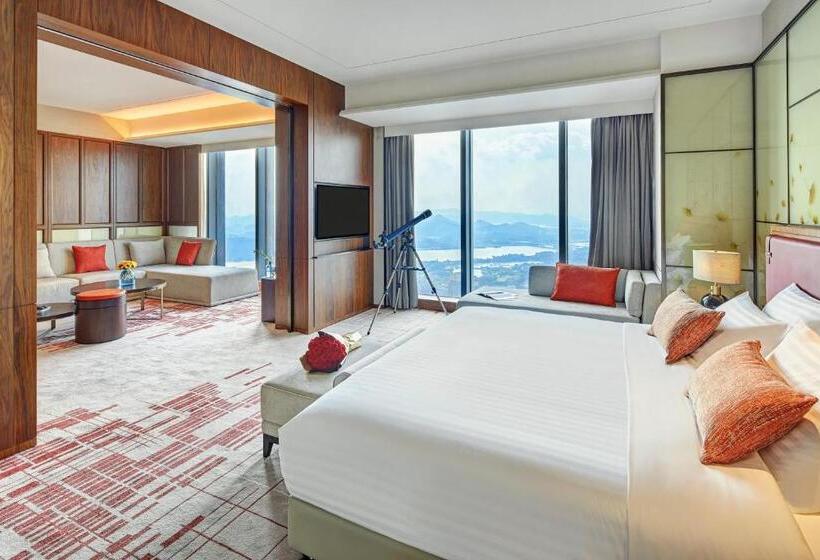 Deluxe Suite King Bed, Pullman Huizhou Kaisa