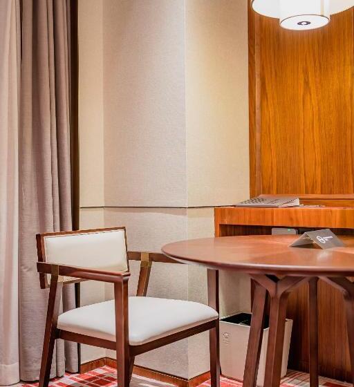 Deluxe room with river view, Pullman Huizhou Kaisa
