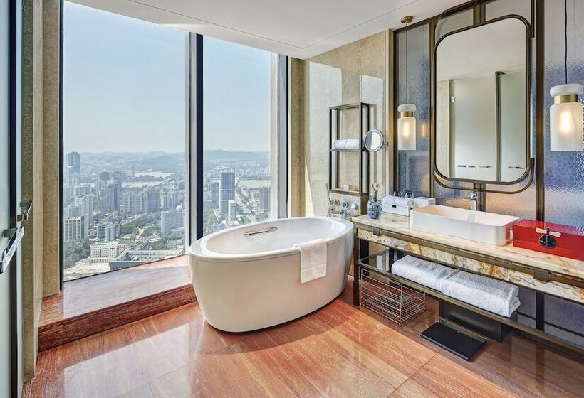 Deluxe room with river view, Pullman Huizhou Kaisa