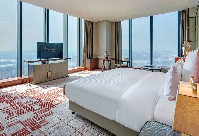 Deluxe room with river view, Pullman Huizhou Kaisa