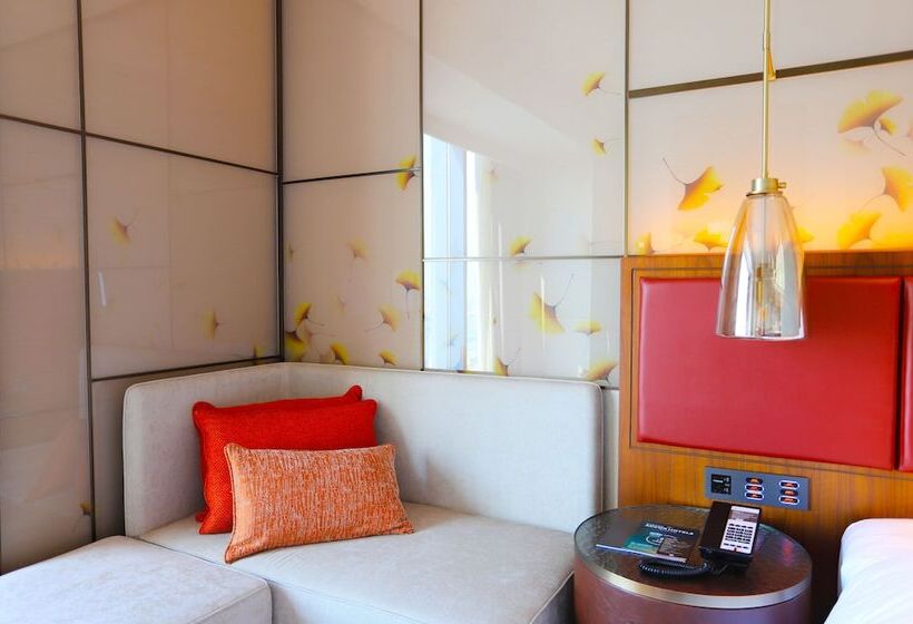 Deluxe room with river view, Pullman Huizhou Kaisa