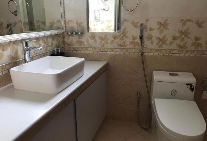 اتاق لوکس, Rosemary Boutique