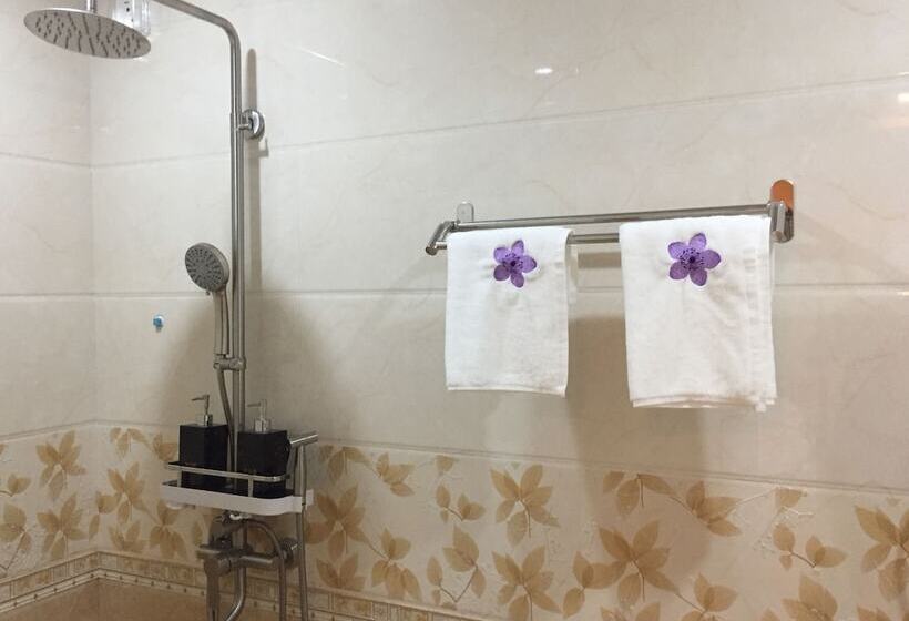 اتاق لوکس, Rosemary Boutique