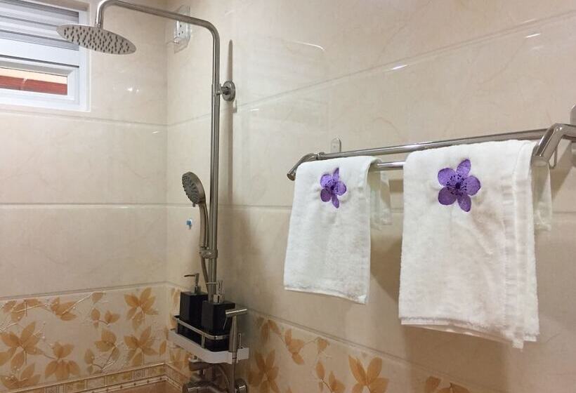 اتاق لوکس, Rosemary Boutique