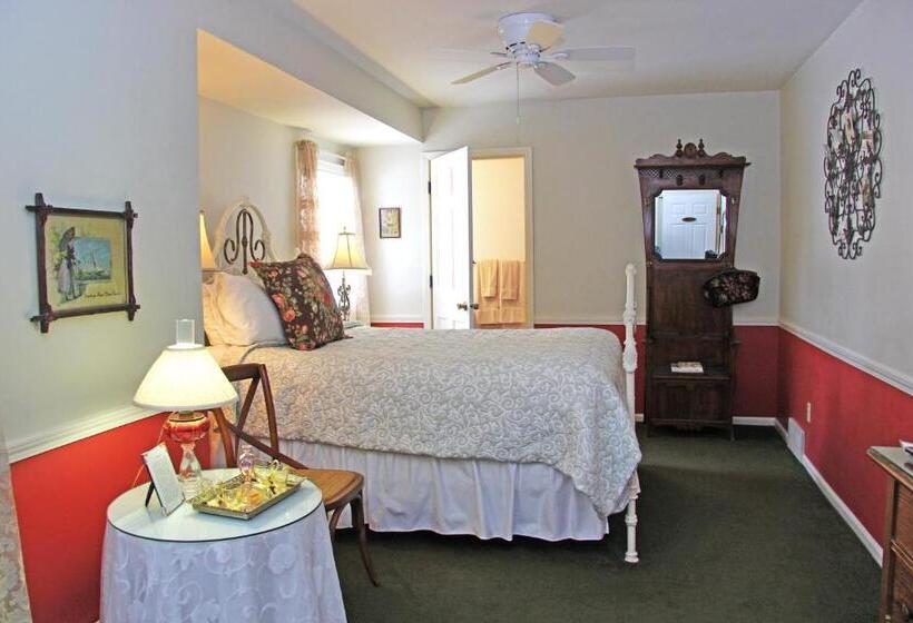 스탠다드 스튜디오, Eagle Harbor Inn