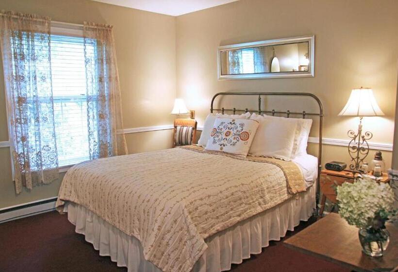 스탠다드 스튜디오, Eagle Harbor Inn