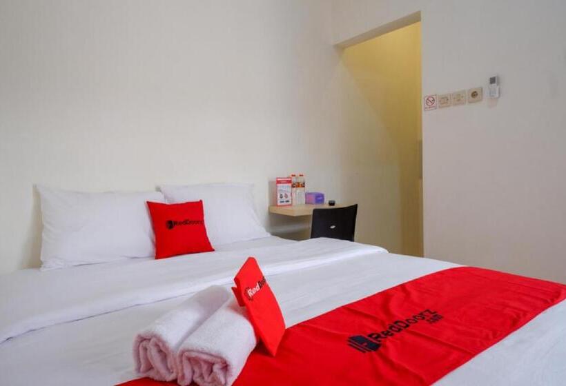 Номер Стандарт, Reddoorz Near Alun Alun Kudus 2