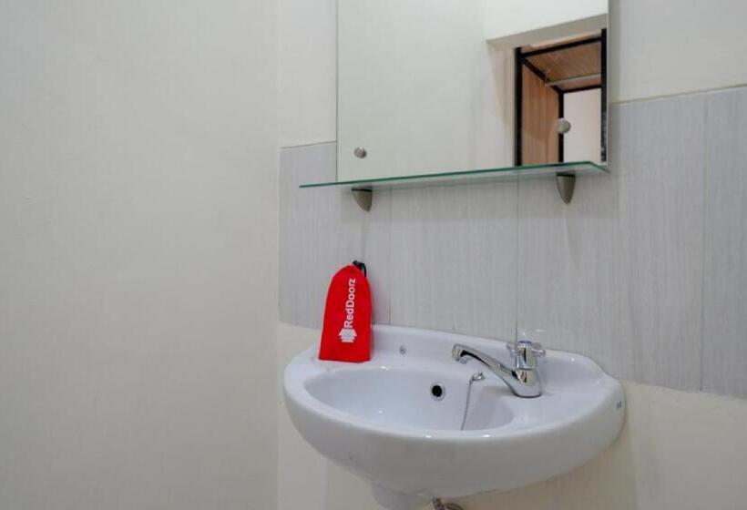 Номер Стандарт, Reddoorz Near Alun Alun Kudus 2