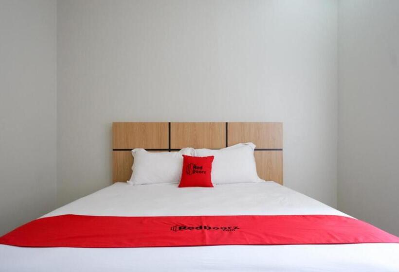 스탠다드 룸, Reddoorz Syariah Near Mutiara Sis Al Jufrie Airport Palu 2