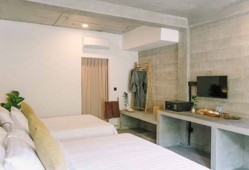 اتاق لوکس سه تخته, Larimar Hotel & Resort