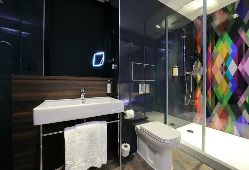 اتاق استاندارد, Village Hotel Basingstoke