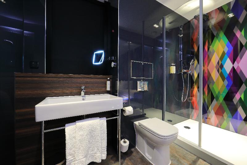 اتاق استاندارد, Village Hotel Basingstoke