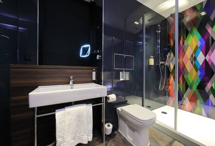 اتاق استاندارد, Village Hotel Basingstoke