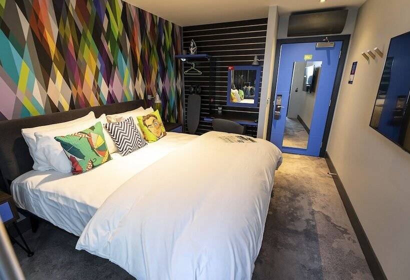اتاق استاندارد, Village Hotel Basingstoke