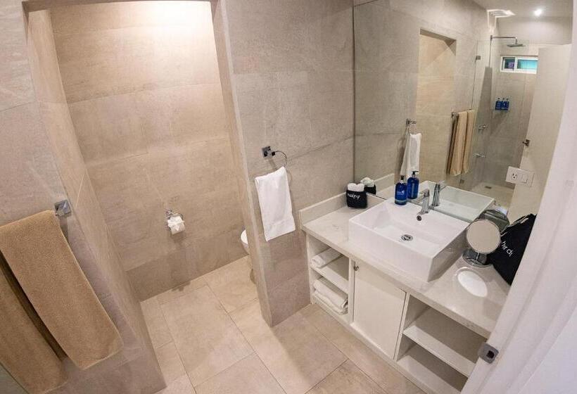 اتاق لوکس چهار تخته, Aves Hotel Montezuma