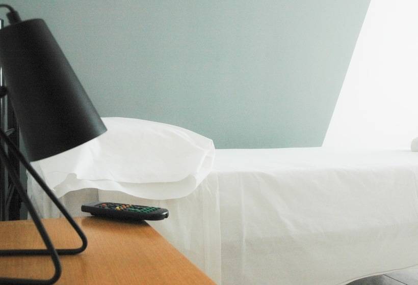 اتاق استاندارد یک نفره, Uniho Hostel