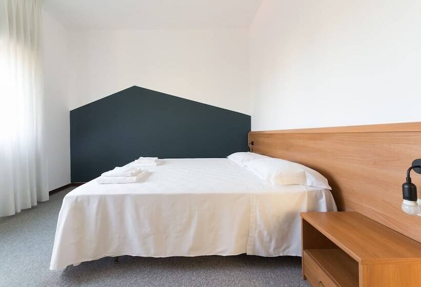 اتاق استاندارد, Uniho Hostel