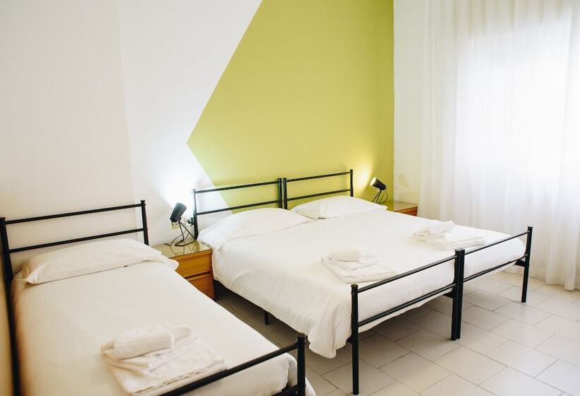 اتاق استاندارد سه نفره, Uniho Hostel