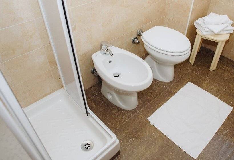 اتاق استاندارد چهار تخته, Uniho Hostel