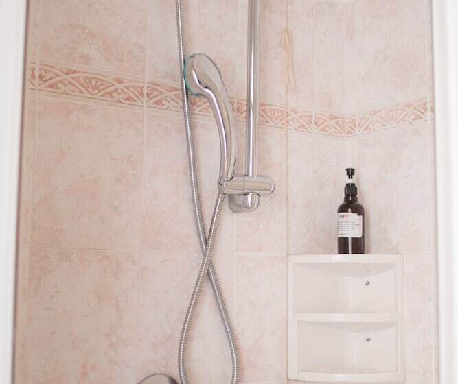 اتاق استاندارد چهار تخته, Uniho Hostel