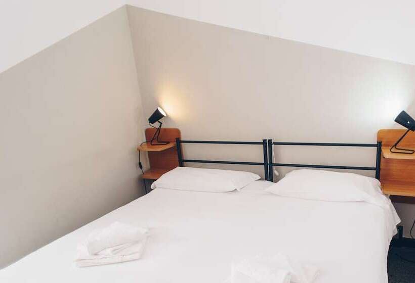 اتاق استاندارد چهار تخته, Uniho Hostel