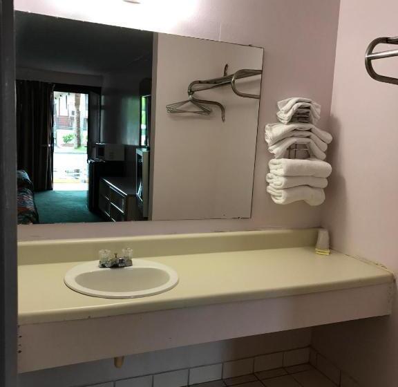 اتاق لوکس, Enterprise Motel