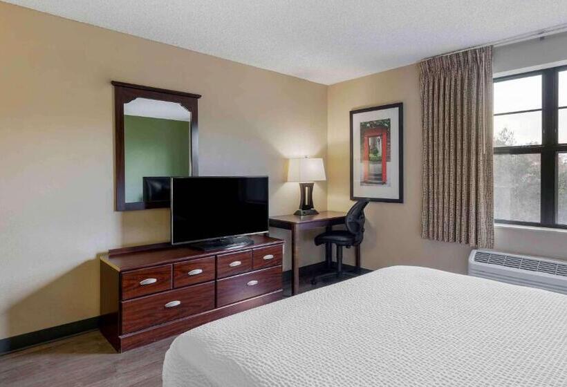 스탠다드 스튜디오, Extended Stay America Suites  Santa Barbara  Calle Real