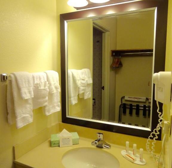 스탠다드 룸 킹사이즈 침대, Ramada By Wyndham Coeur D'alene