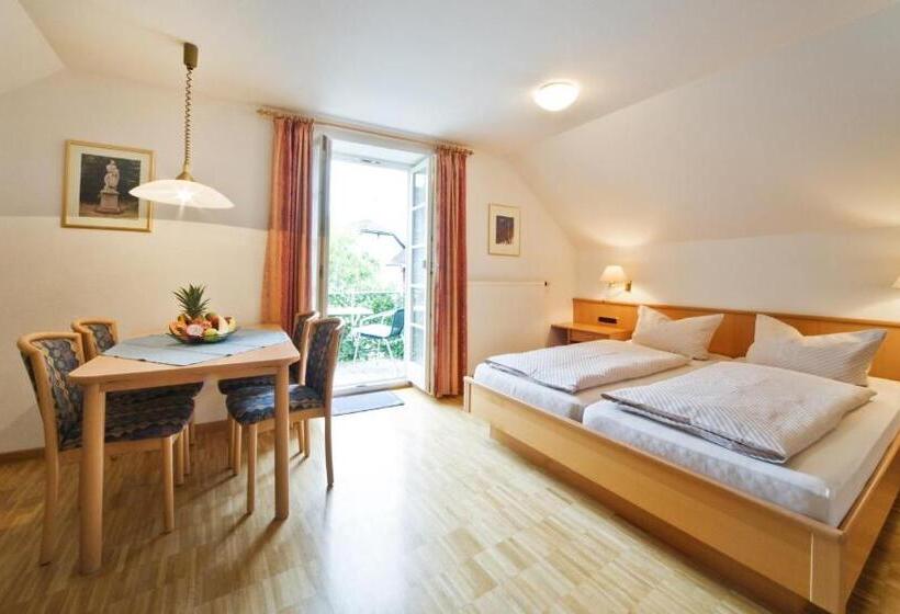 Номер Стандарт с Балконом, Warsberger Weinhof   Hotel & Weinwirtschaft