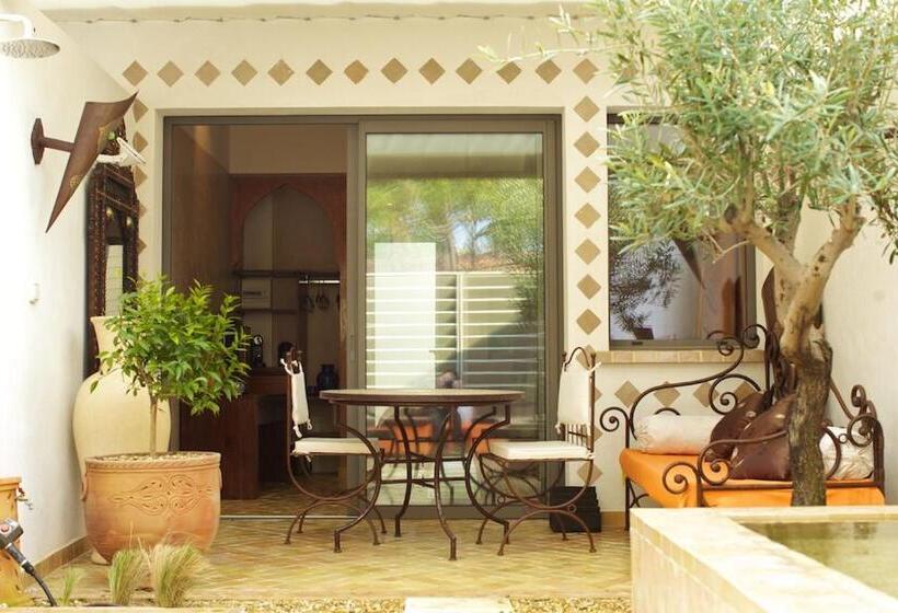 سوییت با چشم‌انداز باغ, B&b Les 4 Mondes