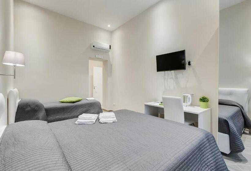 اتاق استاندارد سه نفره, Vaticano 38 Suites