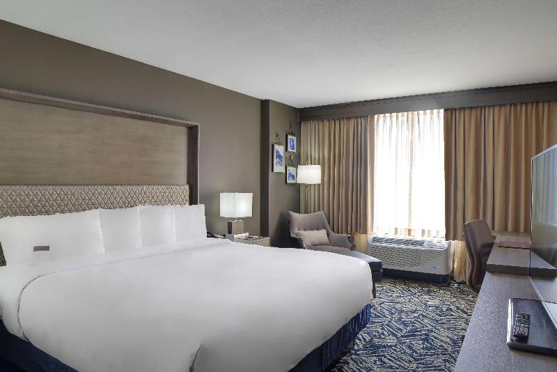 带大床的标准间, Doubletree By Hilton Harrisonburg