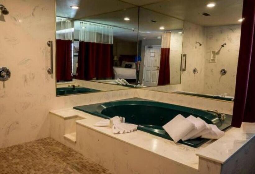 Deluxe Suite, Postmarc Hotel And Spa Suites