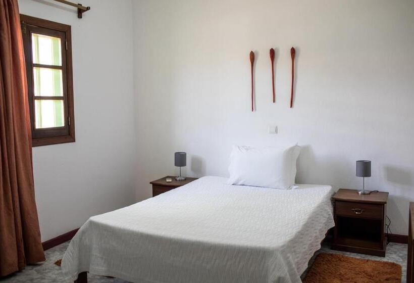 بانگلوی سوپریور, Praia Accommodation