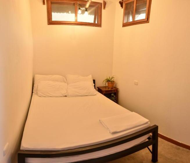 اتاق اکونومی, Hostal Don Cenobio