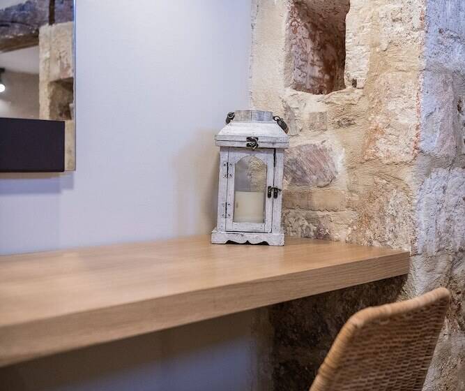 سوئیت 2 خوابه, Aoria Estate Old Port