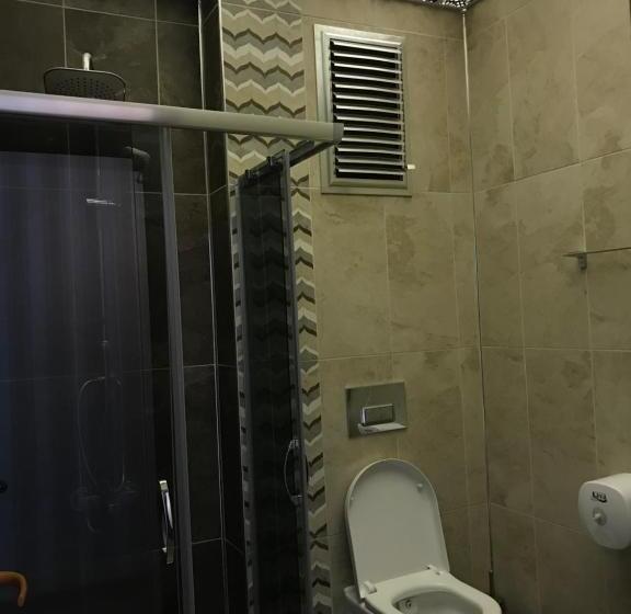 سوئیت جونیور خانوادگی, Oris Green