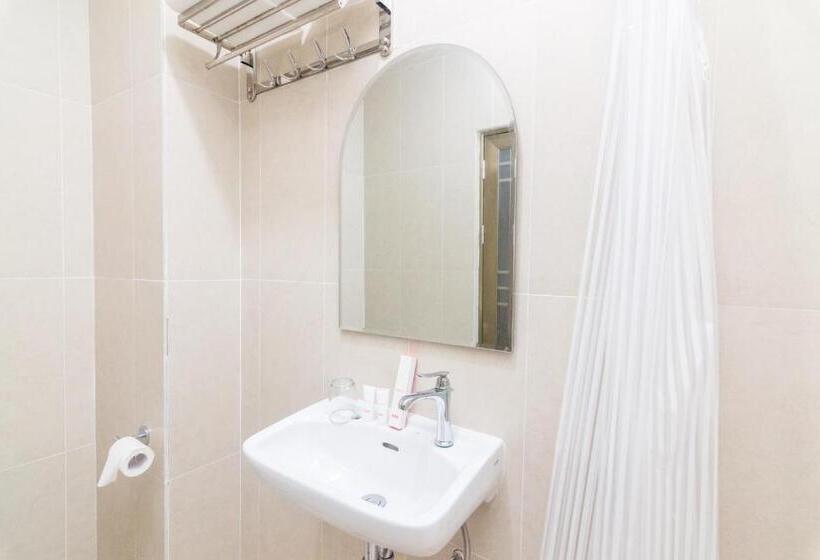 Номер Deluxe, Capital O 1867 Kara Guest House