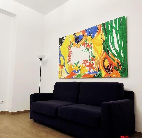 سوییت خانوادگی, Guest House La Maddalena