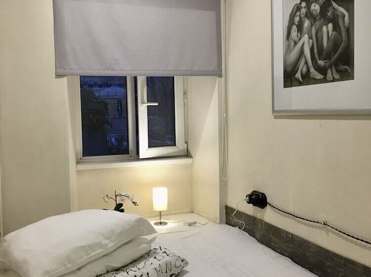 اتاق اکونومی, Pasternak Hostel