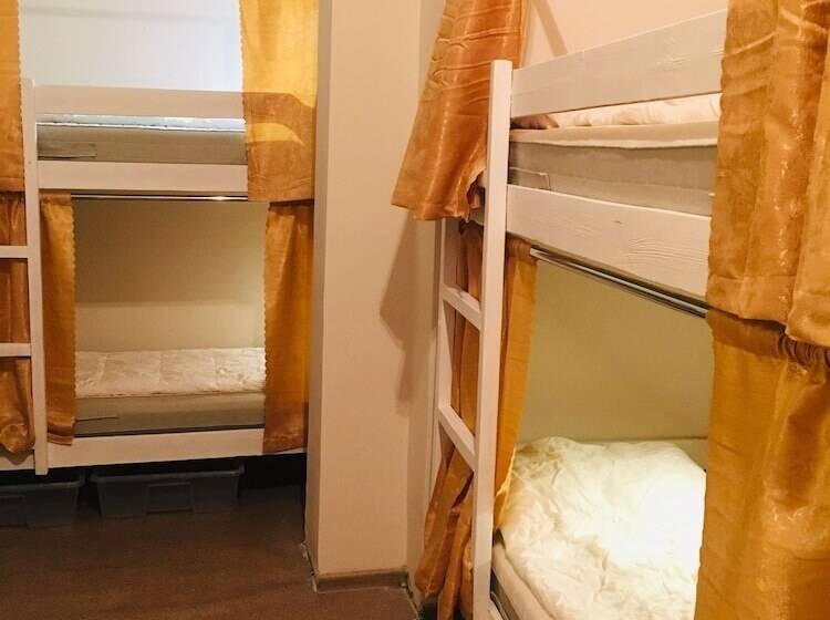 تختخواب در اتاق مشترک, Pasternak Hostel